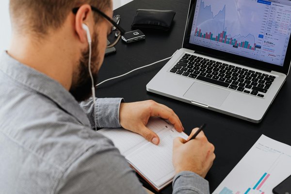 Comment optimiser les paramètres de votre smartphone pour une utilisation efficace des applications de santé?